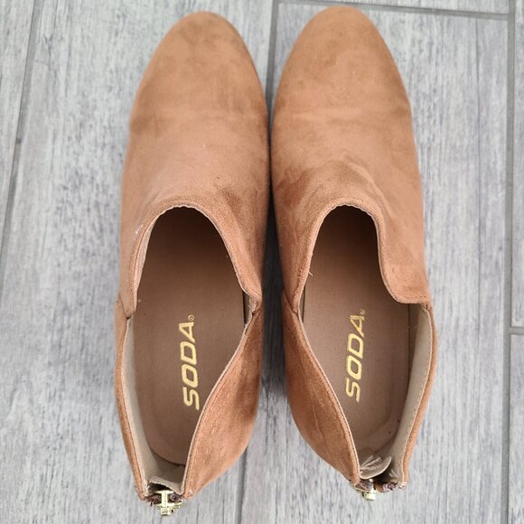 Soda women's brown suede ankle booties size 7 - Picture 7 of 13
